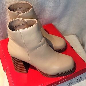 True Craft Wildflower Boots